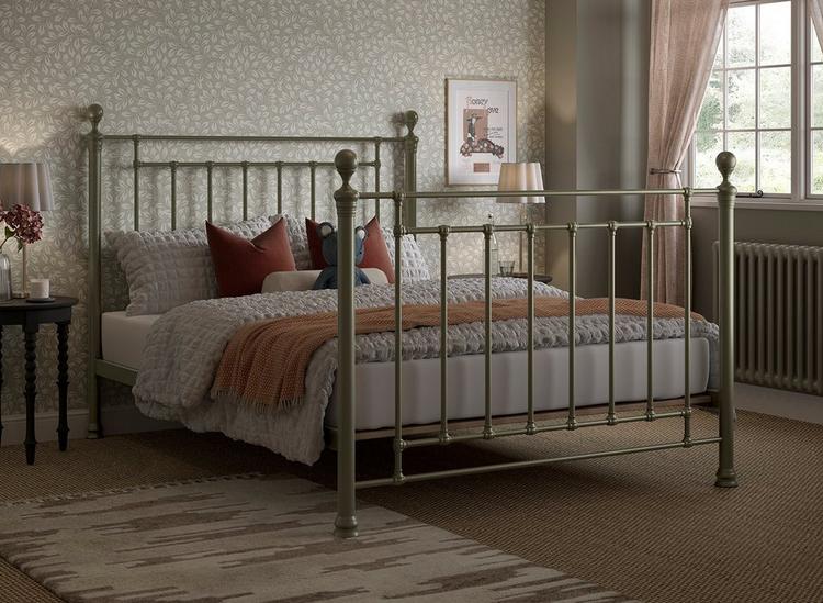 Vintage bedroom ideas to create a timeless escape